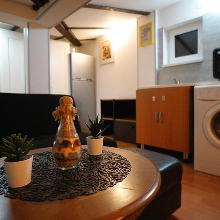 2-Room Cozy Retreat Near City Center Букурещ Екстериор снимка
