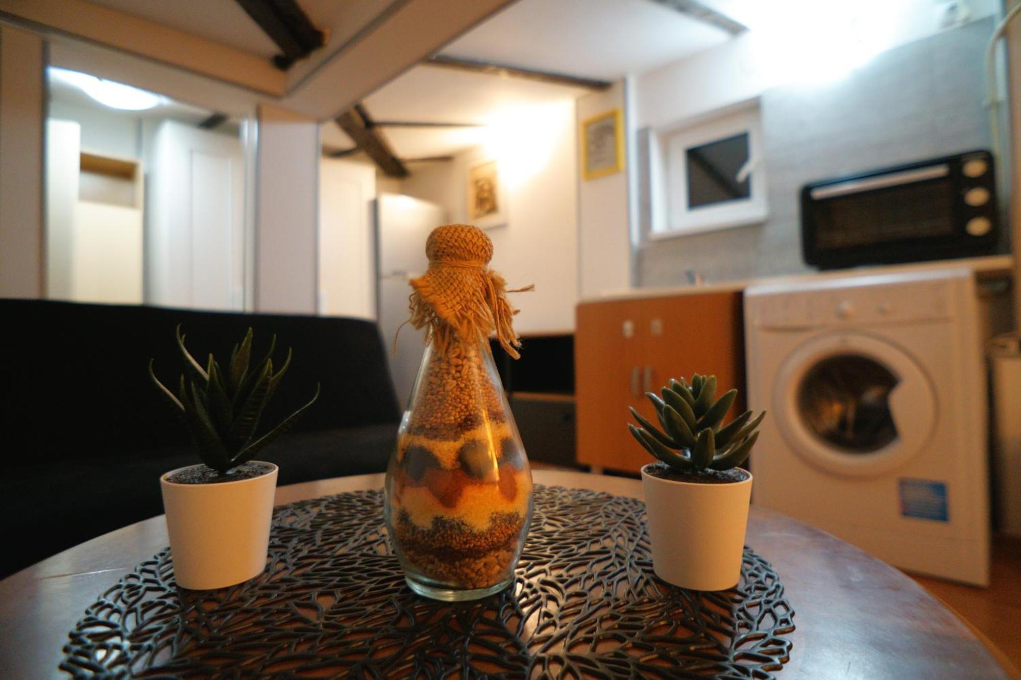 2-Room Cozy Retreat Near City Center Букурещ Екстериор снимка